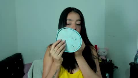 Snapshot of angielee01 chatting on 06-23-26, 12:36 Angie y Andres online show from 06-23-26, 12:36