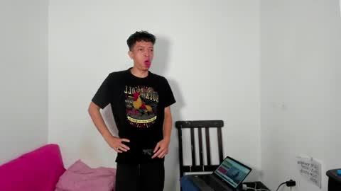 Snapshot of angielee01 chatting on 07-20-26, 01:24 Angie y Andres online show from 07-20-26, 01:24