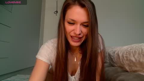 Snapshot of angiemilly chatting on 03-19-26, 08:29 angiemilly online show from 03-19-26, 08:29