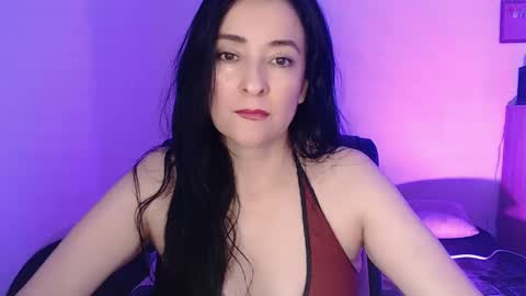 Snapshot of angiesquirt chatting on 01-16-25, 02:30 VALENTINA online show from 01-16-25, 02:30