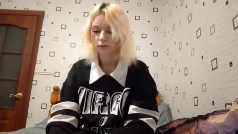 Sofa online show from 12-14-25, 01:16