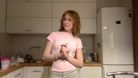 Snapshot of anglelazich chatting on 11-28-25, 04:53 Hello My name is Sarah im new model here and little but shy. online show from 11-28-25, 04:53