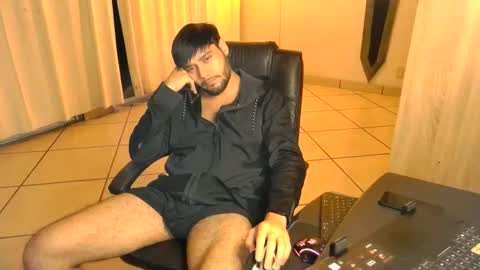 Snapshot of angrydeimos chatting on 10-12-25, 04:00 Deimos online show from 10-12-25, 04:00