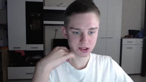 Snapshot of angryzan chatting on 01-28-25, 04:29 vodka online show from 01-28-25, 04:29