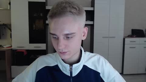 Snapshot of angryzan chatting on 02-10-25, 11:04 vodka online show from 02-10-25, 11:04