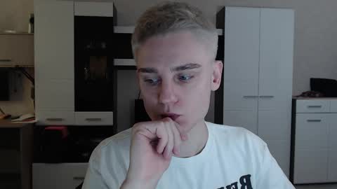 Snapshot of angryzan chatting on 02-17-25, 04:53 vodka online show from 02-17-25, 04:53