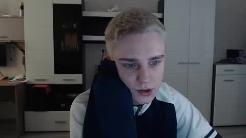 Snapshot of angryzan chatting on 02-19-25, 06:44 vodka online show from 02-19-25, 06:44