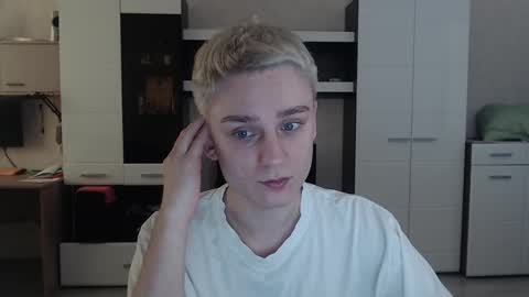 Snapshot of angryzan chatting on 02-27-25, 06:18 vodka online show from 02-27-25, 06:18