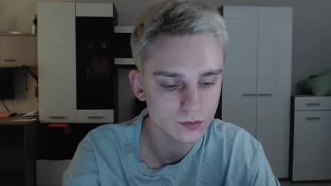 Snapshot of angryzan chatting on 02-28-25, 10:41 vodka online show from 02-28-25, 10:41