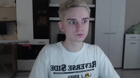 Snapshot of angryzan chatting on 03-04-25, 07:30 vodka online show from 03-04-25, 07:30