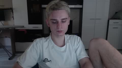 Snapshot of angryzan chatting on 03-06-25, 05:14 vodka online show from 03-06-25, 05:14