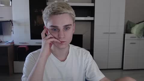 Snapshot of angryzan chatting on 03-10-25, 10:48 vodka online show from 03-10-25, 10:48