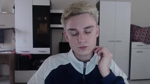 Snapshot of angryzan chatting on 03-12-25, 09:44 vodka online show from 03-12-25, 09:44