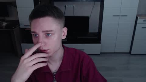 Snapshot of angryzan chatting on 10-16-25, 05:19 vodka online show from 10-16-25, 05:19