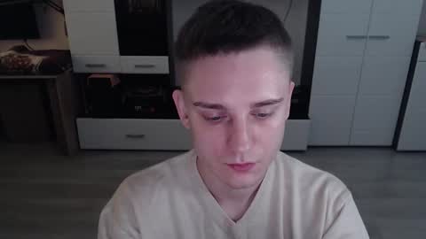 Snapshot of angryzan chatting on 10-30-25, 04:58 vodka online show from 10-30-25, 04:58