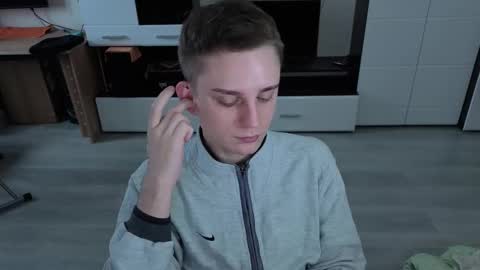 Snapshot of angryzan chatting on 11-29-25, 11:24 vodka online show from 11-29-25, 11:24