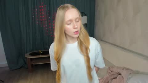 Violet online show from 04-18-26, 06:06