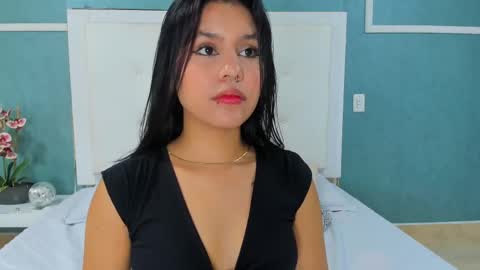 Snapshot of ania_gomez chatting on 02-18-25, 12:37 Ania online show from 02-18-25, 12:37