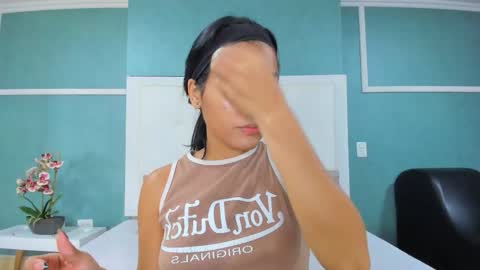 Snapshot of ania_gomez chatting on 09-19-25, 08:42 Ania online show from 09-19-25, 08:42