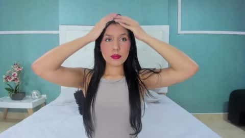 Snapshot of ania_gomez chatting on 10-14-25, 01:34 Ania online show from 10-14-25, 01:34