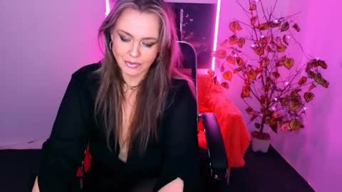 Snapshot of anielafox chatting on 11-22-25, 08:46 Aniela online show from 11-22-25, 08:46