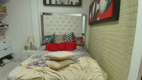 laura  online show from 01-17-25, 04:15