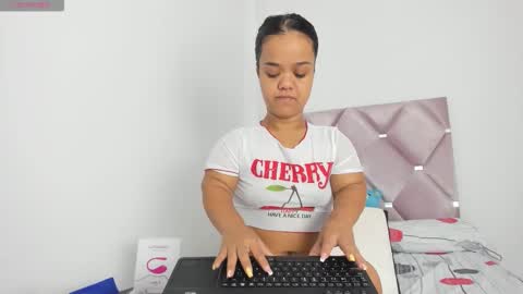 Snapshot of anierey chatting on 12-20-25, 12:45 anierey online show from 12-20-25, 12:45