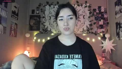 Snapshot of anisa_sweet chatting on 02-08-25, 01:32 Anisa Moan from LovenseWet from Tip MenuOpen for Private online show from 02-08-25, 01:32