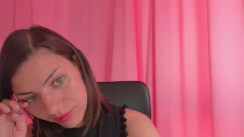 Snapshot of aniskyy chatting on 09-23-25, 05:43 Anni online show from 09-23-25, 05:43
