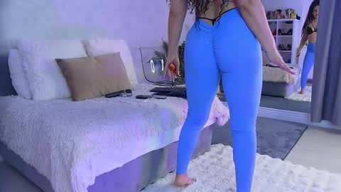 anissia teaser online show from 10-14-25, 04:57