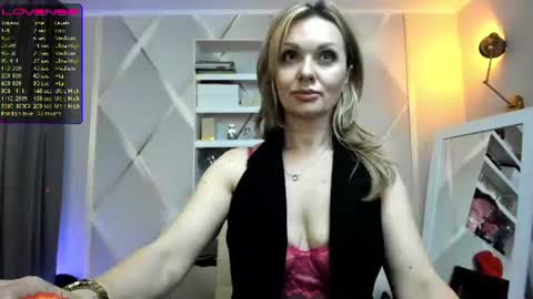 Anita online show from 06-19-26, 09:18