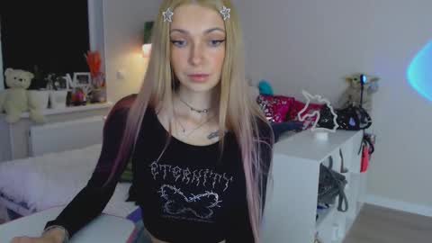 anita_moon_ online show from 10-28-25, 05:37