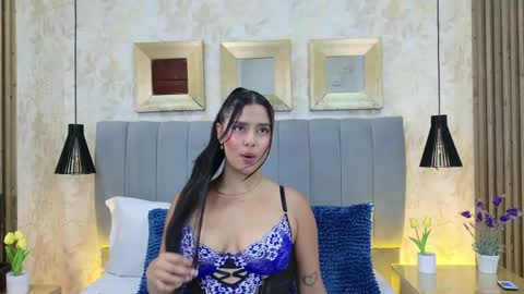 Dania Lpez online show from 04-11-26, 04:33