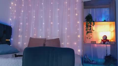 Snapshot of anitaglow chatting on 10-15-25, 02:33 anitaglow online show from 10-15-25, 02:33