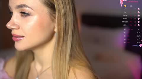 Im Anita thumb up me please its important online show from 03-11-25, 09:15