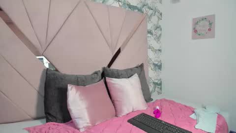 Snapshot of anna_jules chatting on 12-19-25, 11:39 Anna Jules online show from 12-19-25, 11:39