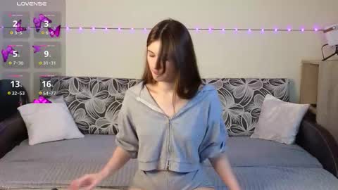 Snapshot of anna_leexh chatting on 10-07-25, 11:40 Emma online show from 10-07-25, 11:40