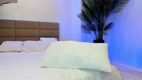 Snapshot of anna_nobel chatting on 10-15-25, 05:18 anna_nobel online show from 10-15-25, 05:18