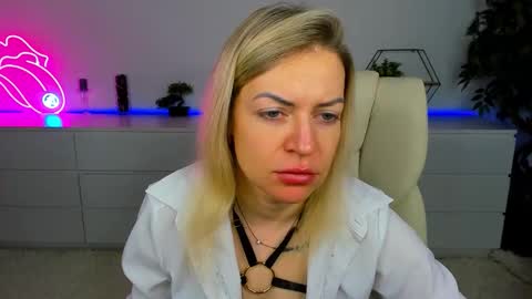 anna_snow9 online show from 11-05-25, 06:35