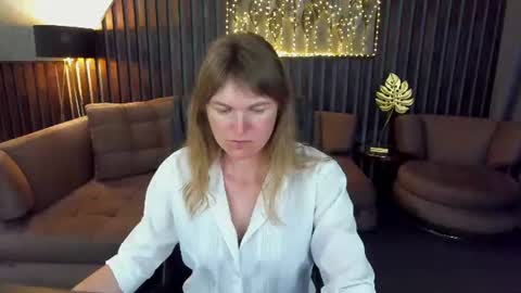 Annabel online show from 06-18-26, 06:01