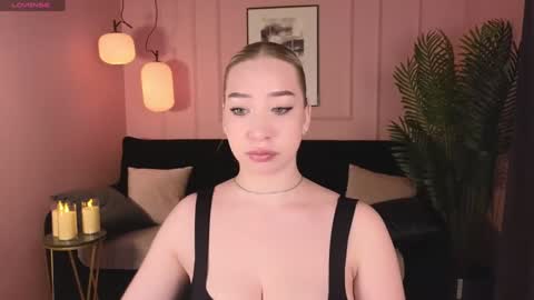 Snapshot of annabelle_art chatting on 12-05-24, 02:00 Annabelle online show from 12-05-24, 02:00