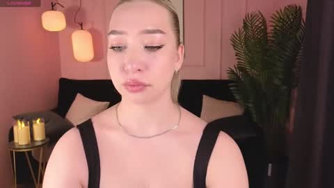 Snapshot of annabelle_art chatting on 12-05-24, 05:06 Annabelle online show from 12-05-24, 05:06
