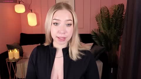 Snapshot of annabelle_art chatting on 12-17-24, 02:00 Annabelle online show from 12-17-24, 02:00