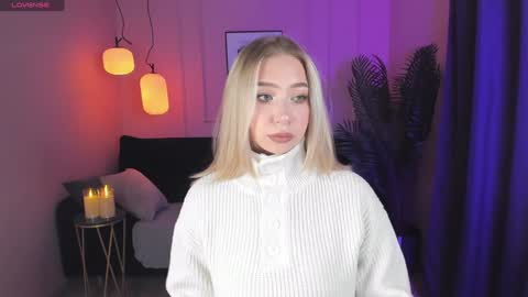 Snapshot of annabelle_art chatting on 12-19-24, 02:02 Annabelle online show from 12-19-24, 02:02