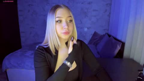 Snapshot of annabelle_art chatting on 01-13-25, 06:27 Annabelle online show from 01-13-25, 06:27