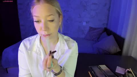 Snapshot of annabelle_art chatting on 01-16-25, 03:46 Annabelle online show from 01-16-25, 03:46