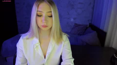 Snapshot of annabelle_art chatting on 01-16-25, 07:10 Annabelle online show from 01-16-25, 07:10