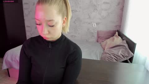 Snapshot of annabelle_art chatting on 01-22-25, 11:34 Annabelle online show from 01-22-25, 11:34