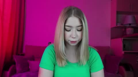 Snapshot of annabelle_art chatting on 02-13-25, 08:38 Annabelle online show from 02-13-25, 08:38