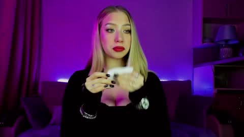 Snapshot of annabelle_art chatting on 02-16-25, 08:00 Annabelle online show from 02-16-25, 08:00